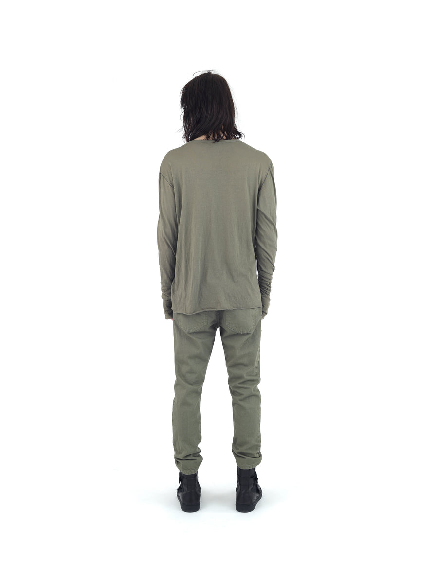 SHIFTED SEAM LONG SLEEVED T-SHIRT IN TORSION JERSEY COTTON VOILE — MOSS