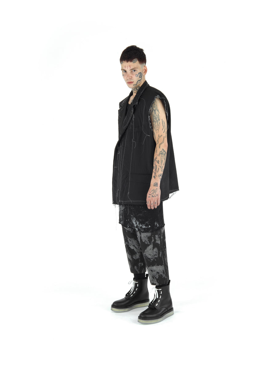 LE25 DEMI-FINISHED HAND TAILORED WOOL AND NYLON SLEEVELESS COAT — BLACK