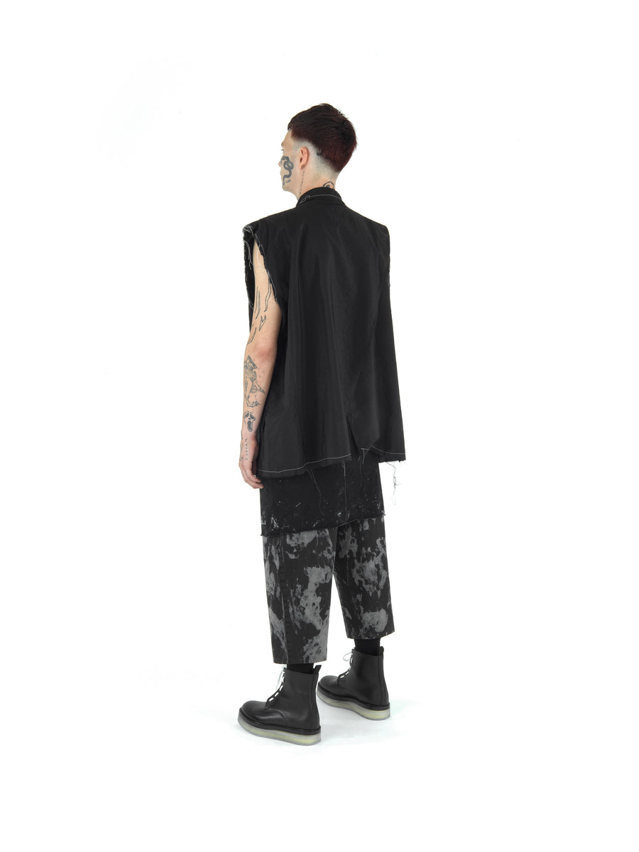 LE25 DEMI-FINISHED HAND TAILORED WOOL AND NYLON SLEEVELESS COAT — BLACK