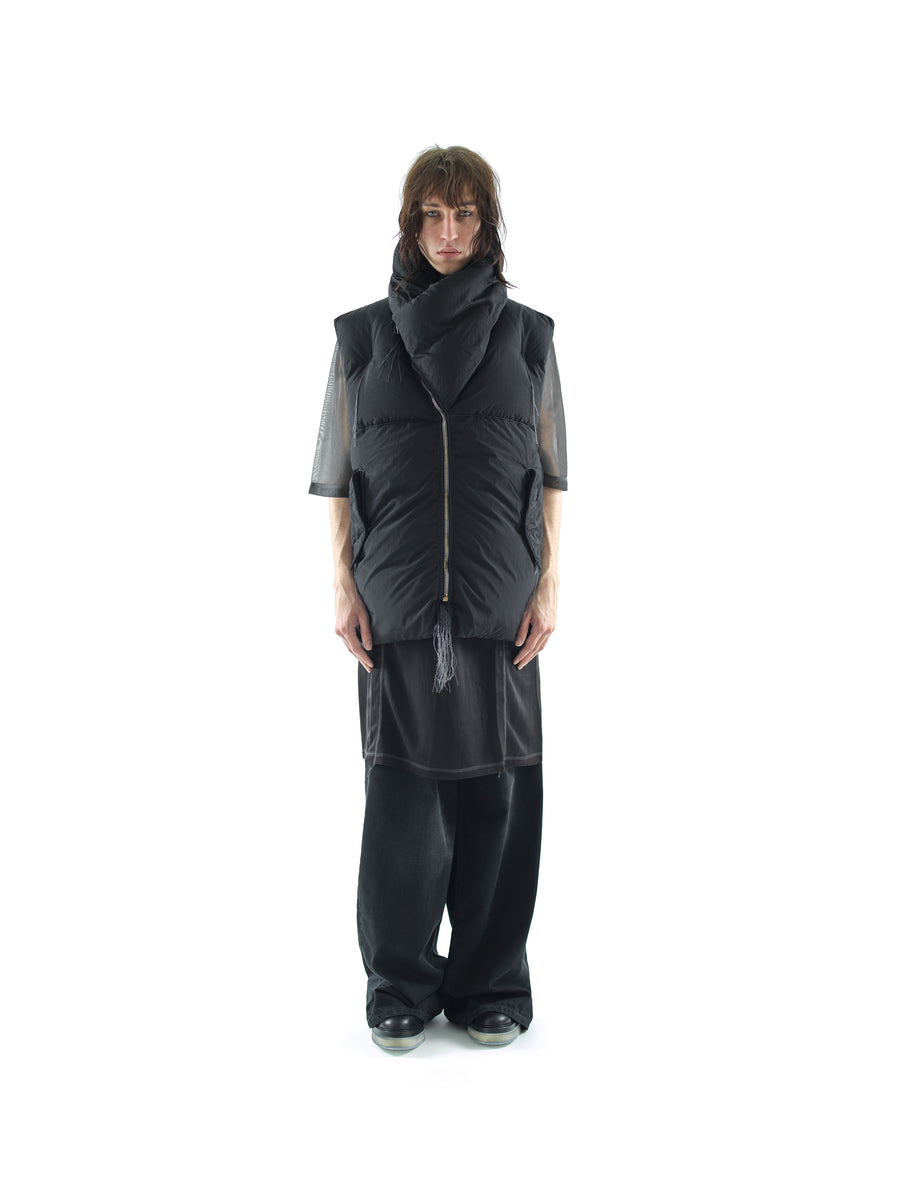 RECYCLED DOWN GILET IN FEATHERWEIGHT NYLON, GARMENT DYED — BLACK