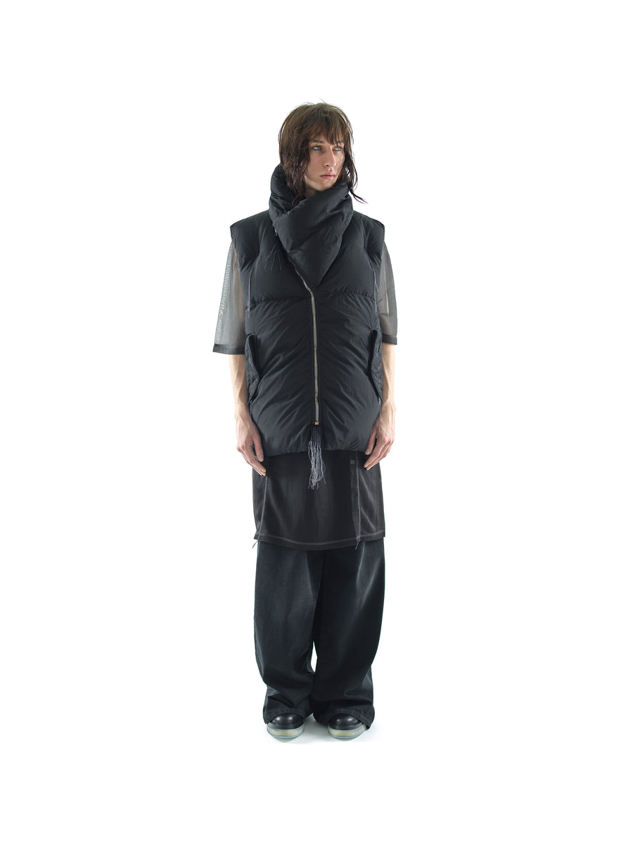 RECYCLED DOWN GILET IN FEATHERWEIGHT NYLON, GARMENT DYED — BLACK