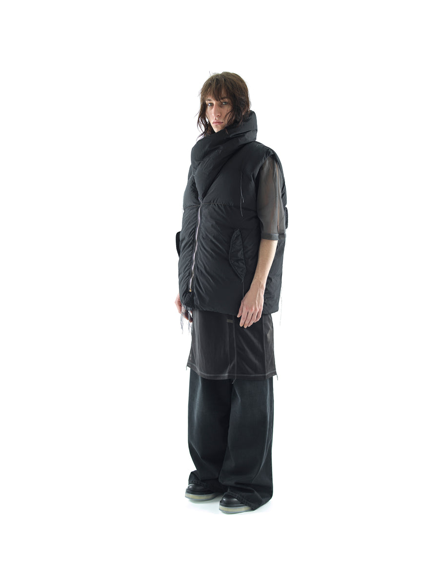 RECYCLED DOWN GILET IN FEATHERWEIGHT NYLON, GARMENT DYED — BLACK