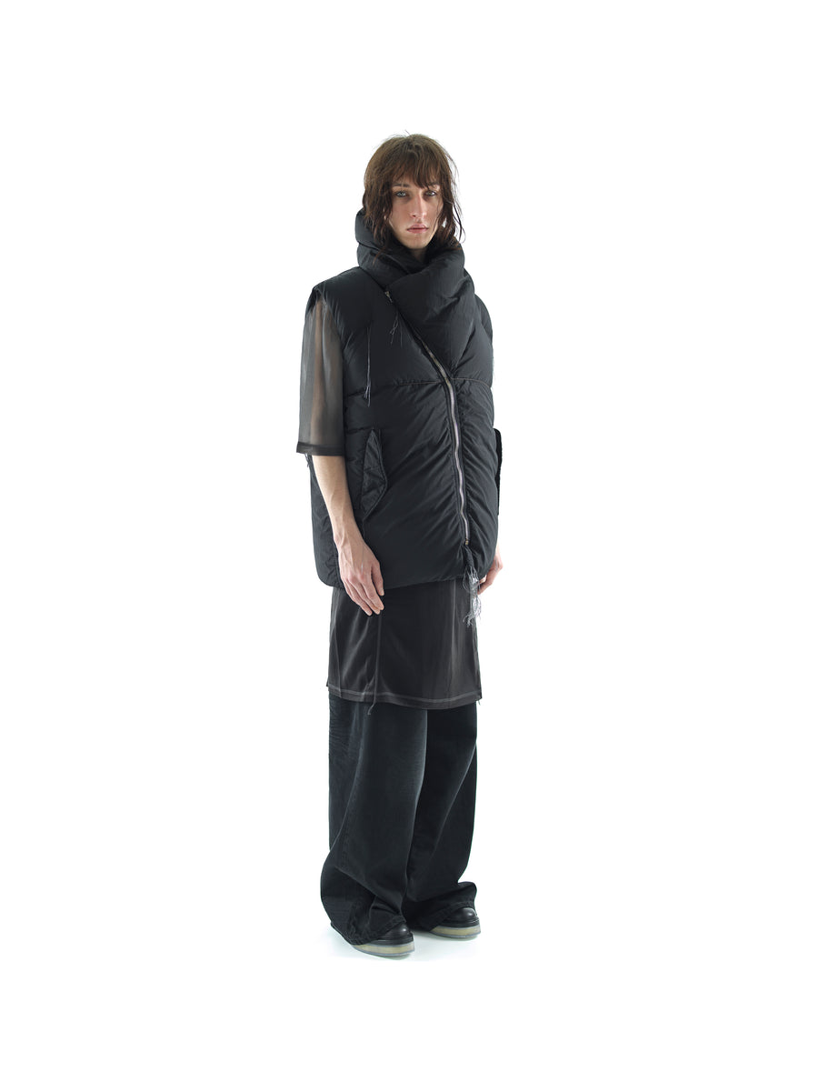 RECYCLED DOWN GILET IN FEATHERWEIGHT NYLON, GARMENT DYED — BLACK