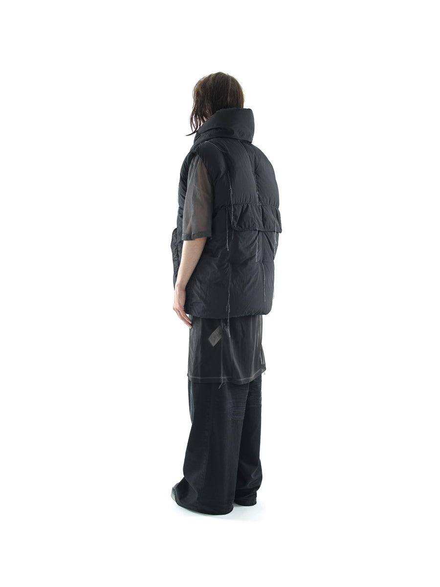 RECYCLED DOWN GILET IN FEATHERWEIGHT NYLON, GARMENT DYED — BLACK