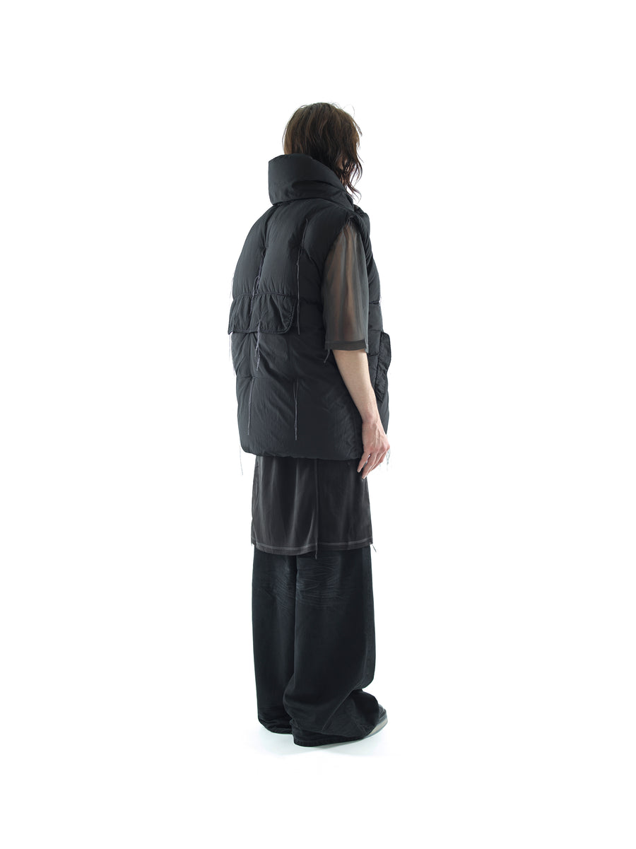 RECYCLED DOWN GILET IN FEATHERWEIGHT NYLON, GARMENT DYED — BLACK