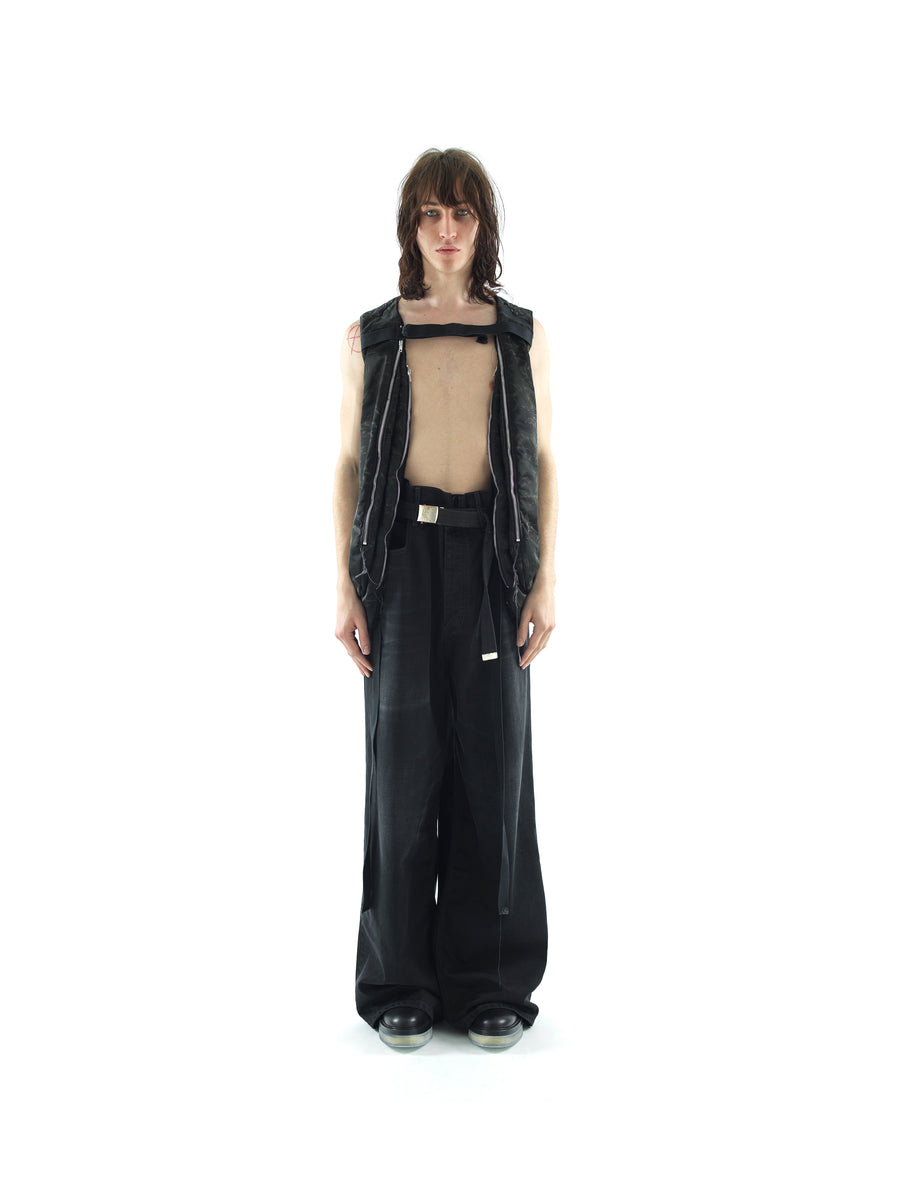 RECYCLED DOWN GILET IN FEATHERWEIGHT NYLON, GARMENT DYED — MOSS GREEN