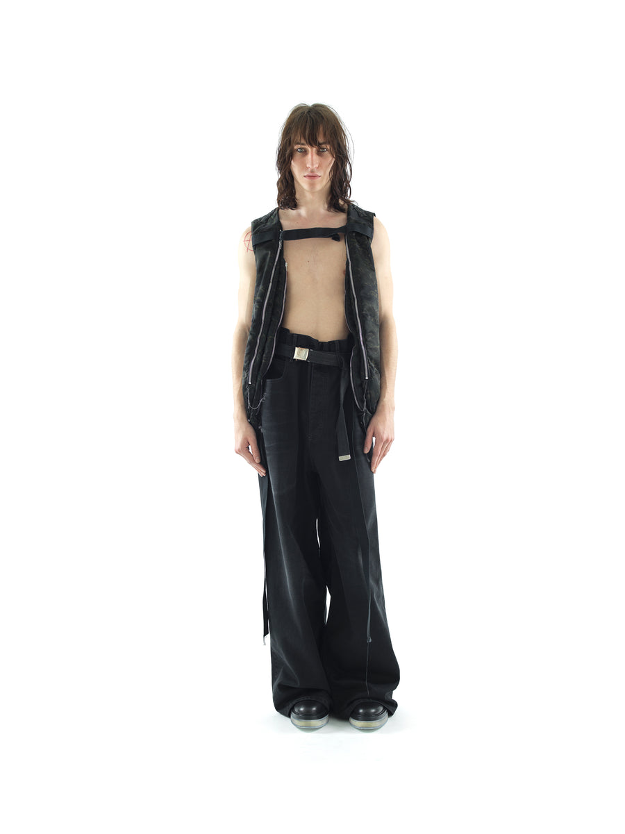 RECYCLED DOWN GILET IN FEATHERWEIGHT NYLON, GARMENT DYED — MOSS GREEN
