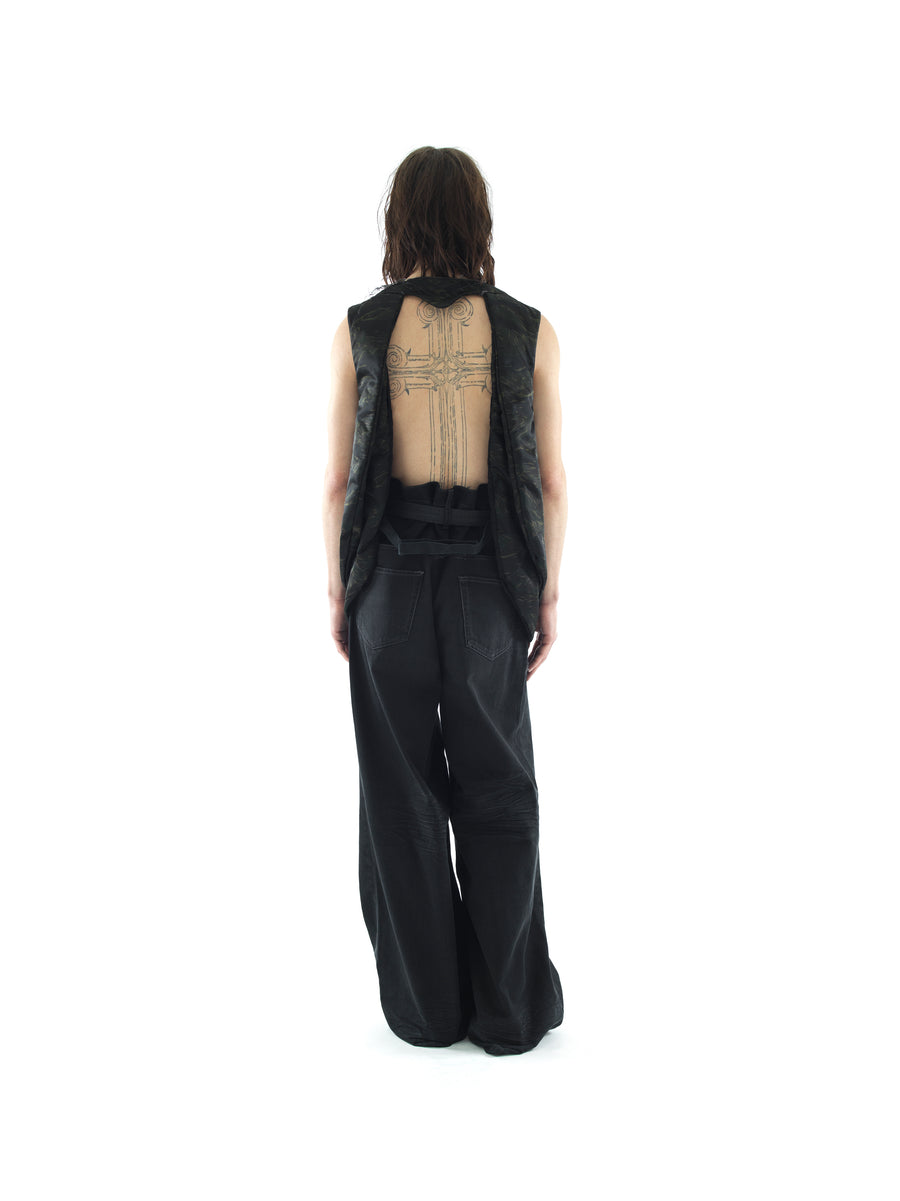 RECYCLED DOWN GILET IN FEATHERWEIGHT NYLON, GARMENT DYED — MOSS GREEN