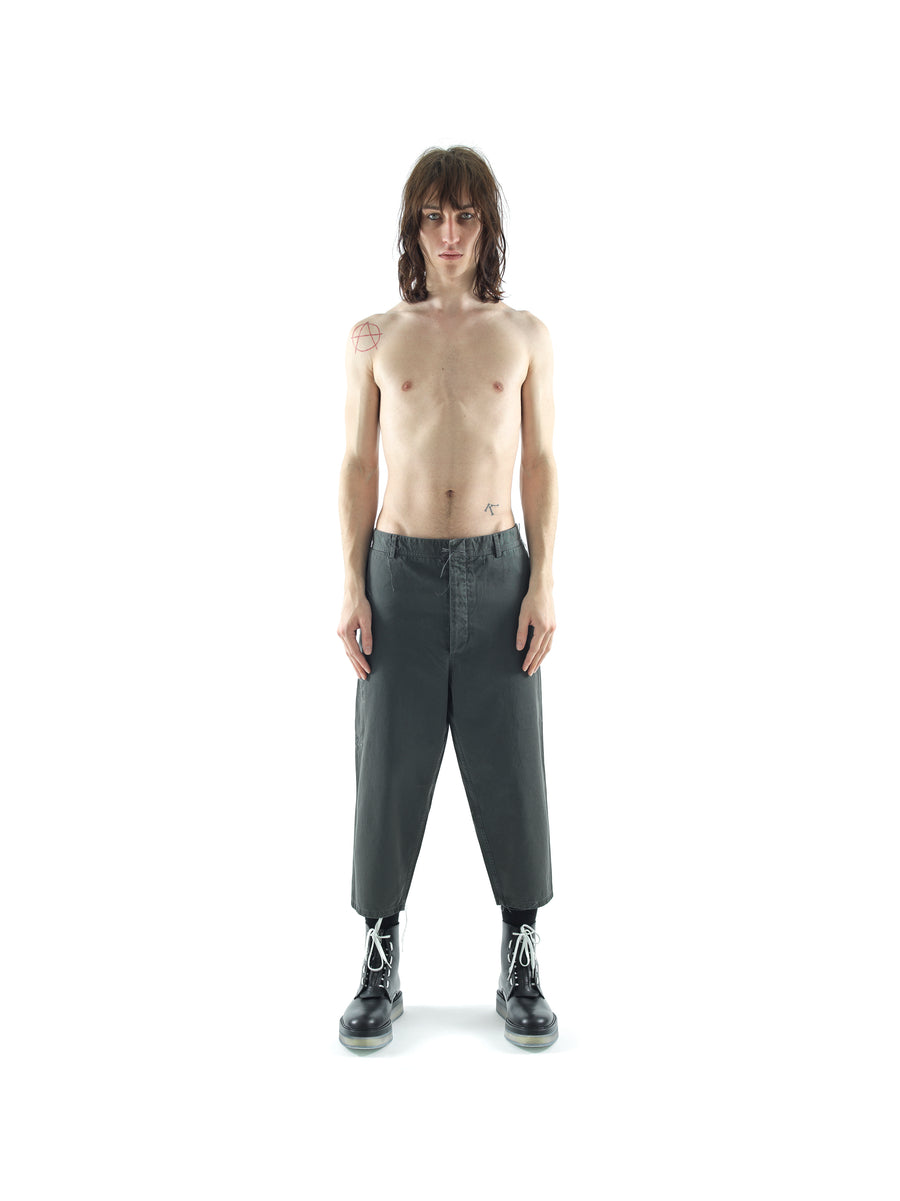 HERITAGE DRILL LOWERED CROTCH CHINO — GREY