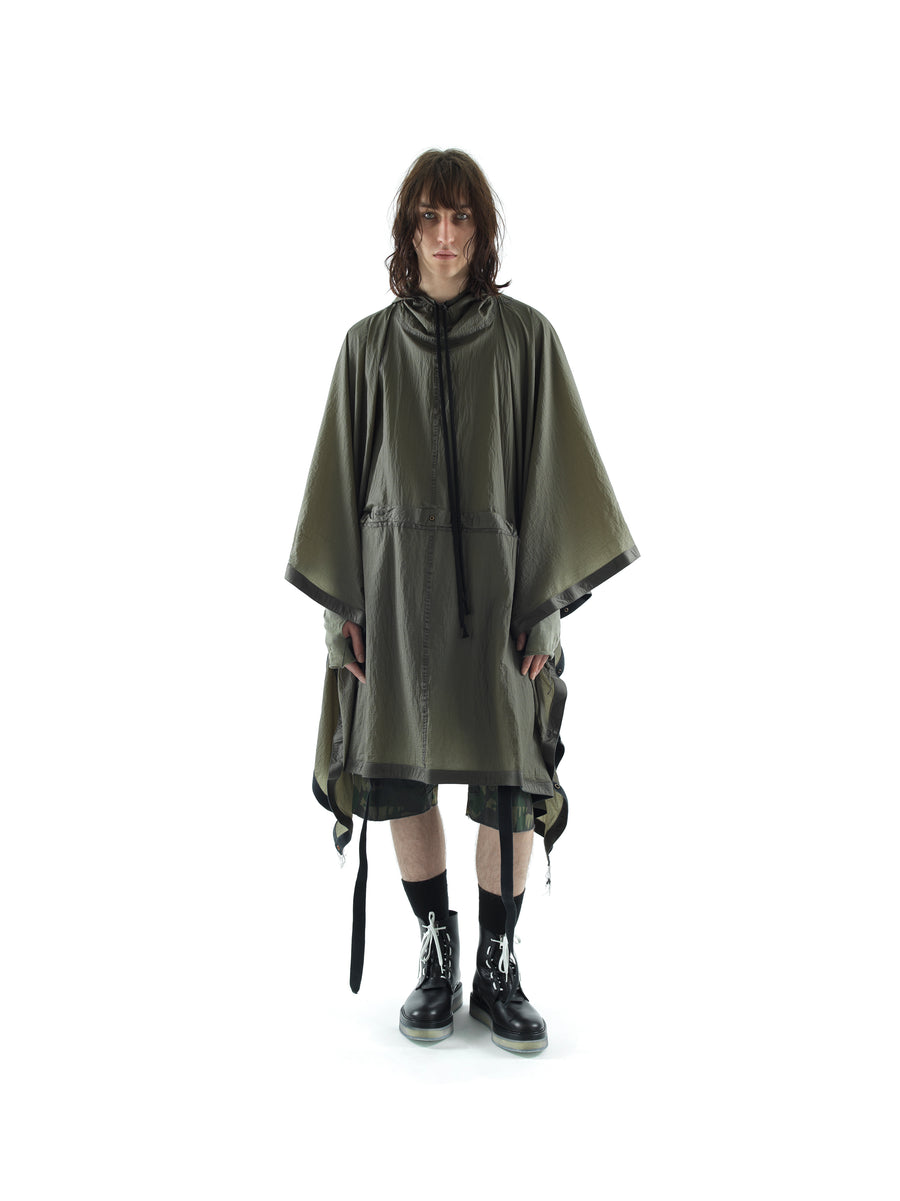 TACTICAL CAPE IN RIPSTOP PARCHMENT NYLON — MOSS