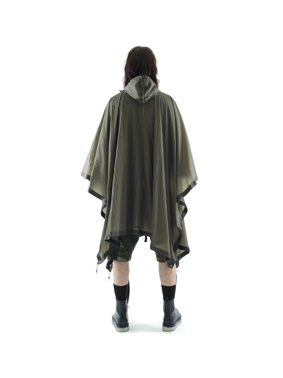 TACTICAL CAPE IN RIPSTOP PARCHMENT NYLON — MOSS