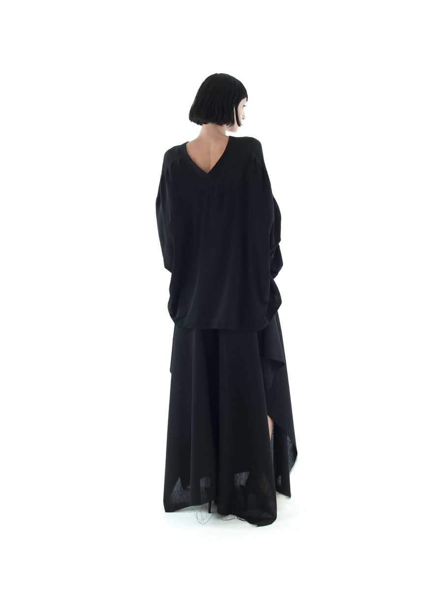 LONG SLEEVED V-NECK TOP IN HIGH TWIST VISCOSE JERSEY WITH CONTRAST CUPRO FRONT — BLACK