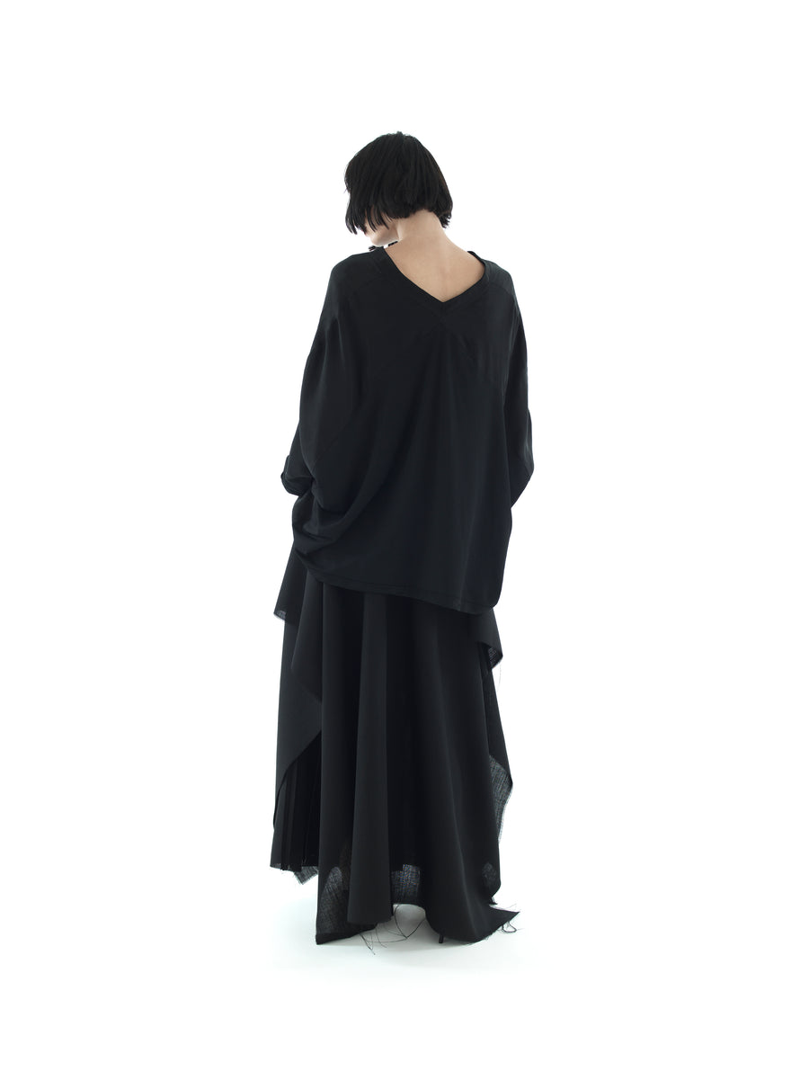 LONG SLEEVED V-NECK TOP IN HIGH TWIST VISCOSE JERSEY WITH CONTRAST CUPRO FRONT — BLACK