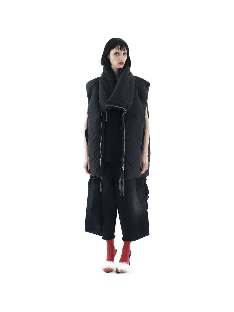 RECYCLED DOWN GILET IN FEATHERWEIGHT NYLON, GARMENT DYED — BLACK