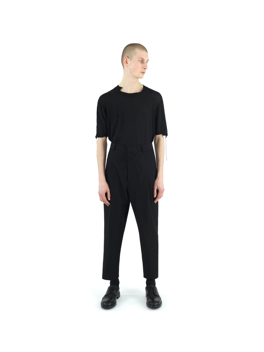 SHIFTED SEAM T-SHIRT IN TORSION JERSEY COTTON VOILE — BLACK