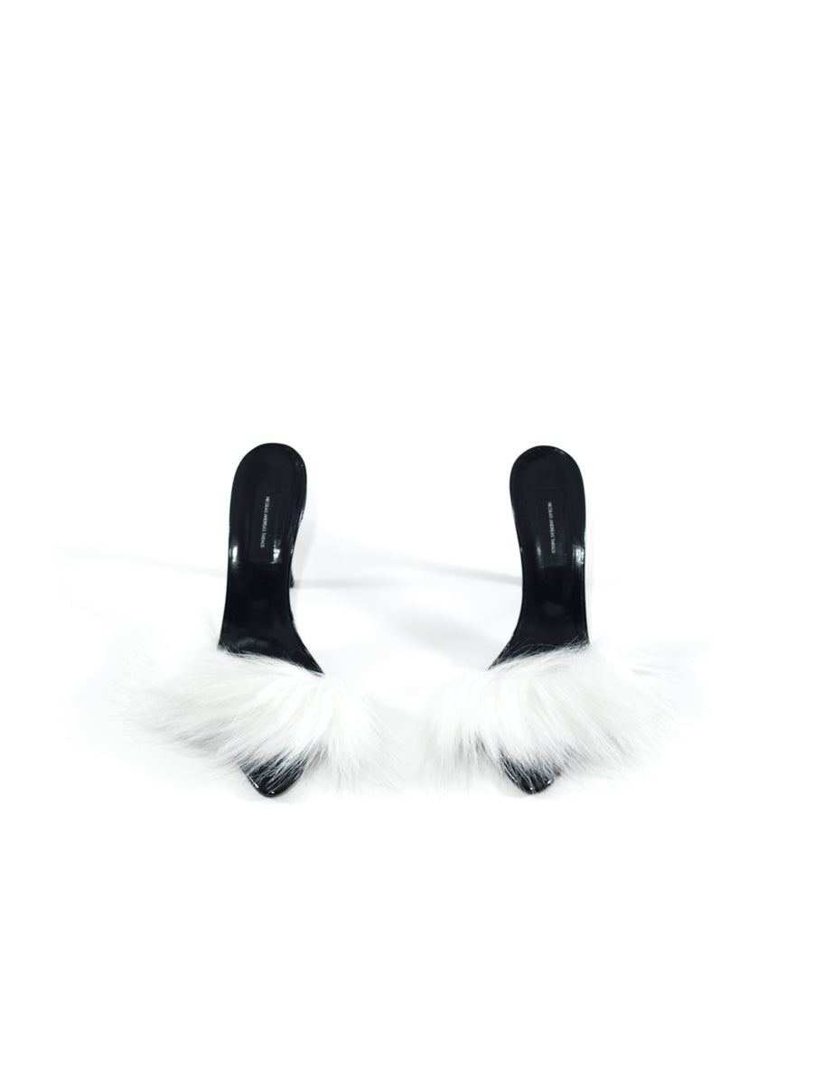 HIGH HEEL MULE WITH RECYCLED FUR CONTRAST TOE STRAP — BLACK / CREAM