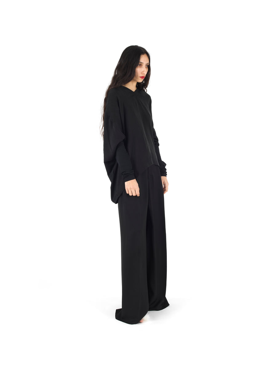 LONG SLEEVED V-NECK TOP IN HIGH TWIST VISCOSE JERSEY WITH CONTRAST CUPRO FRONT — BLACK